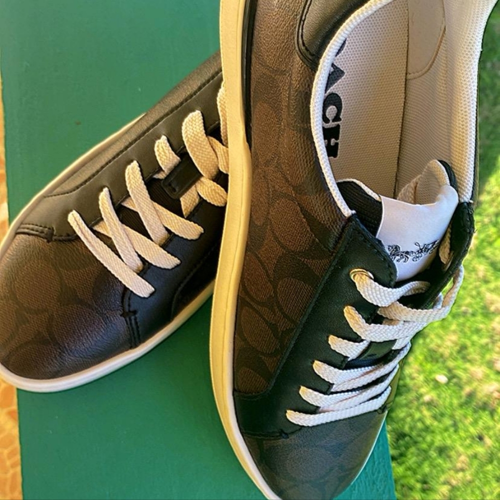 NWOT Coach Low Top Sneaker in Signature Canvas Size 9B CK560